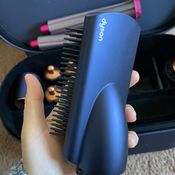 Dyson Prussian blue airwrap with extra long barrel - Picture 8 of 11